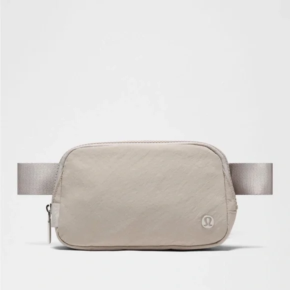 Lululemon Everywhere Belt Bag 1L - Image 4