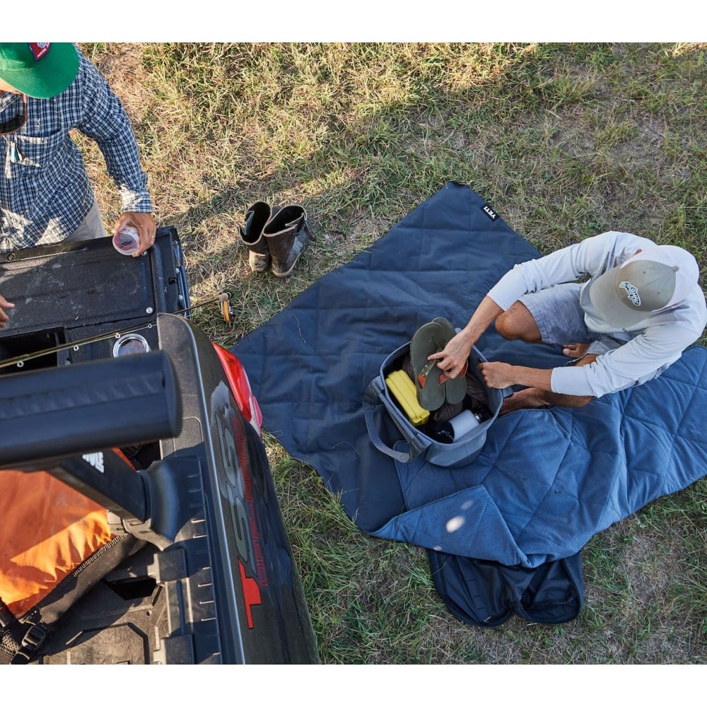 YETI Lowlands Outdoor Blanket - Image 4