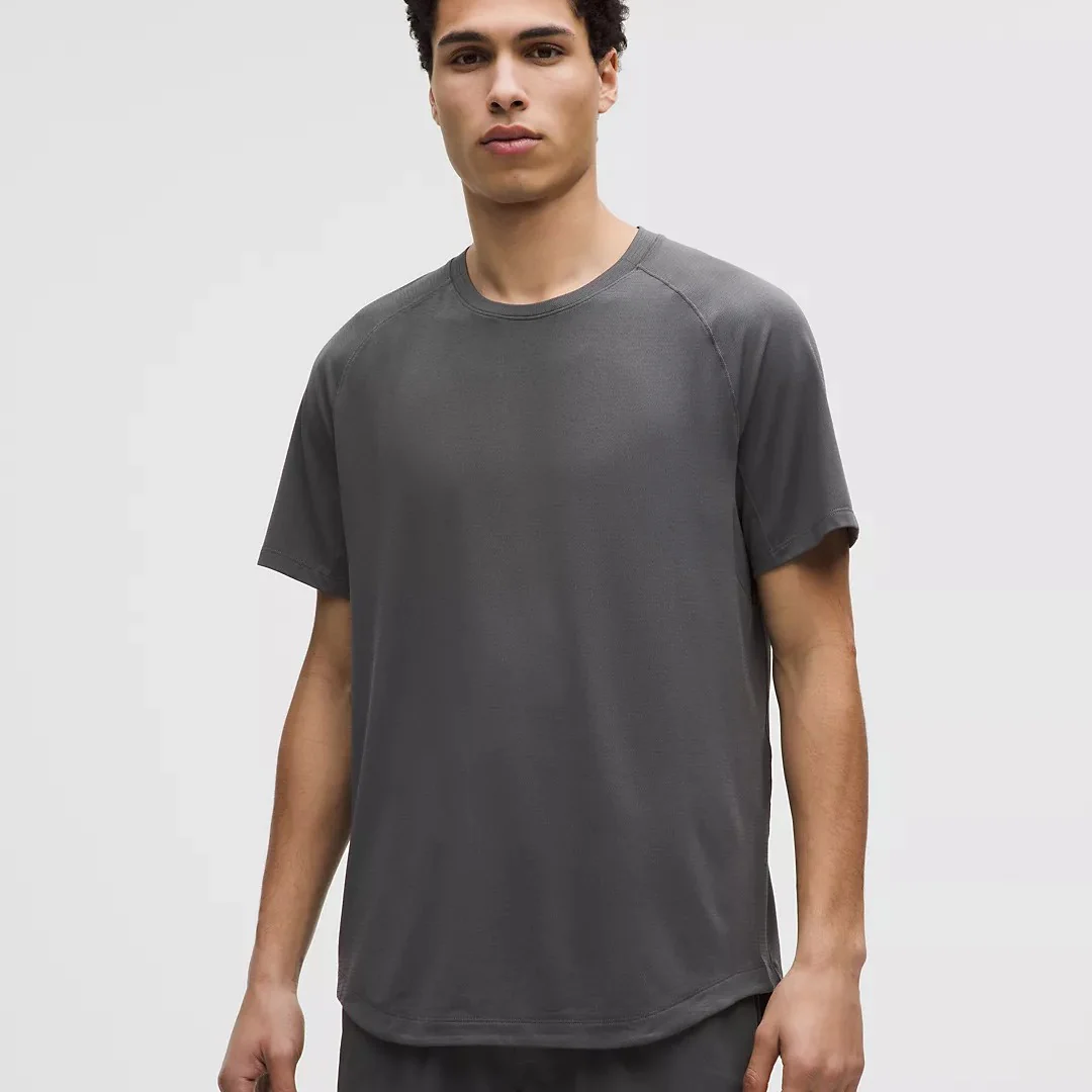 Lululemon Men's License To Train Shirt Sleeve - Image 2