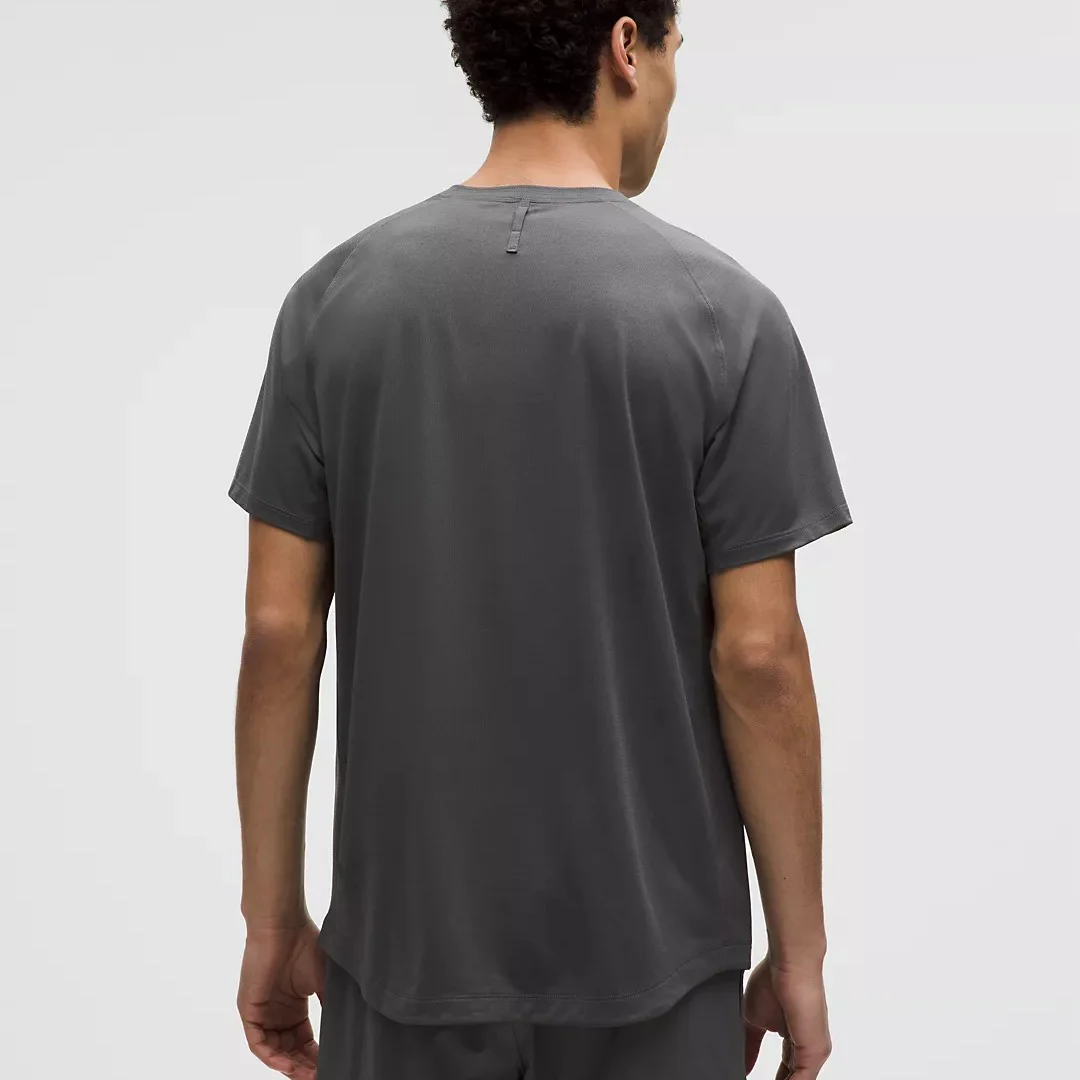Lululemon Men's License To Train Shirt Sleeve - Image 3