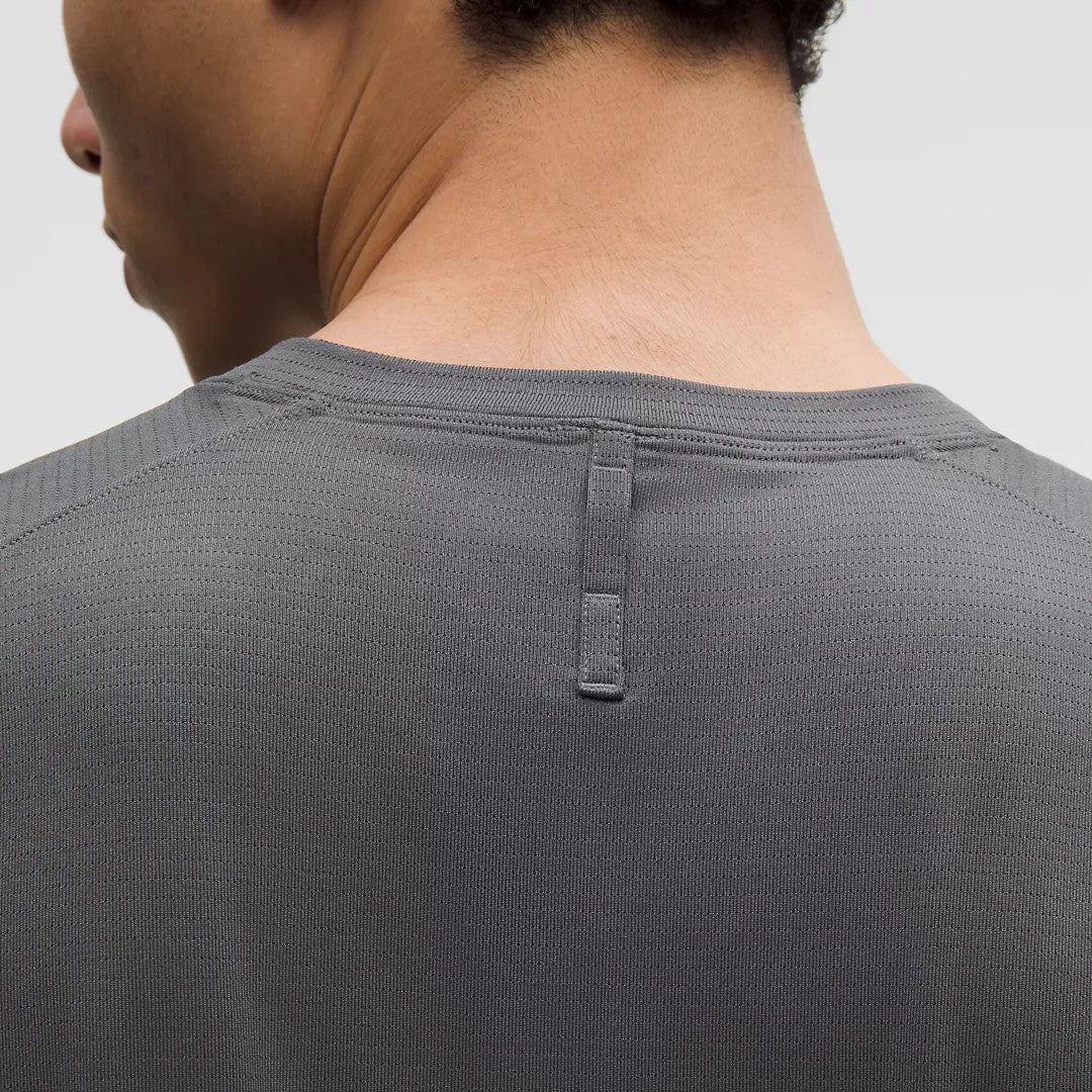 Lululemon Men's License To Train Shirt Sleeve - Image 4