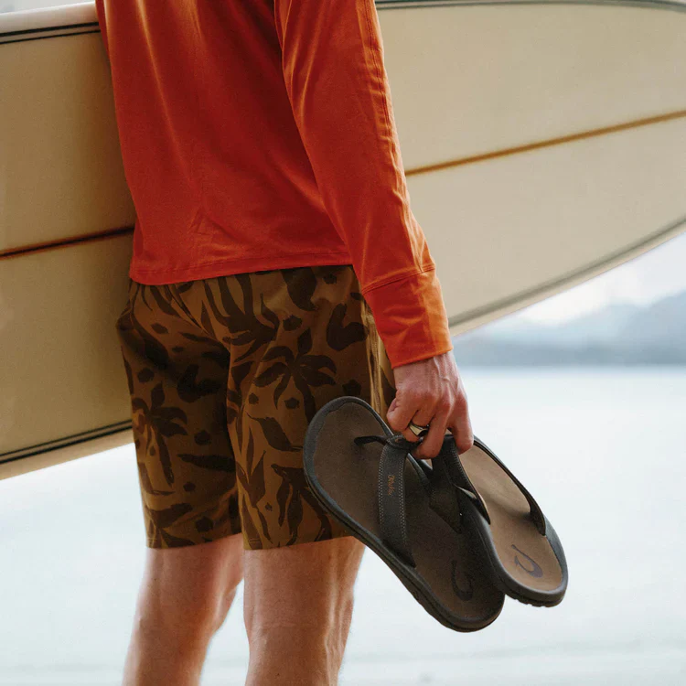 OluKai Men's Ohana Beach Sandals - Image 8