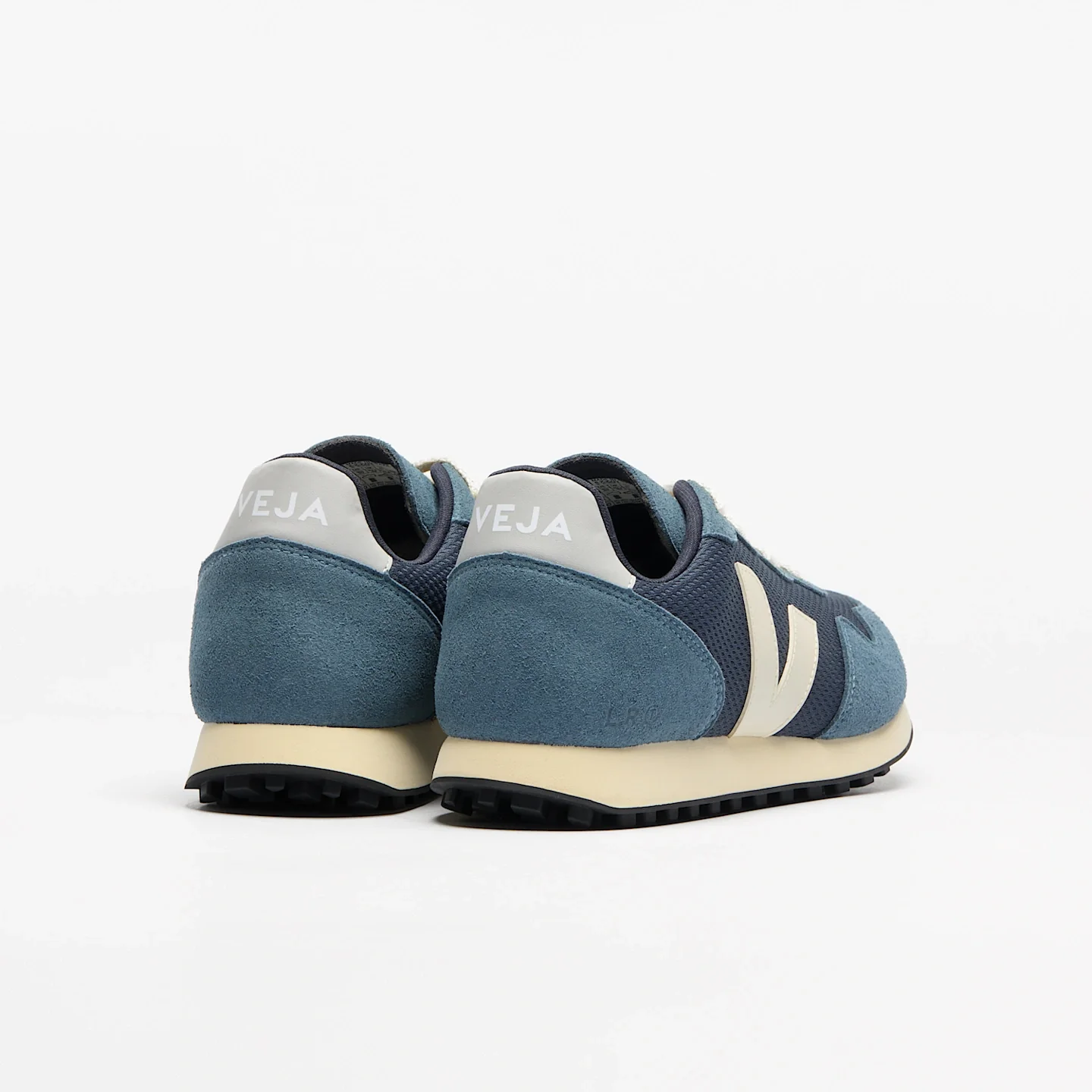 Veja Men's SDU Alveomesh Sneakers - Image 3