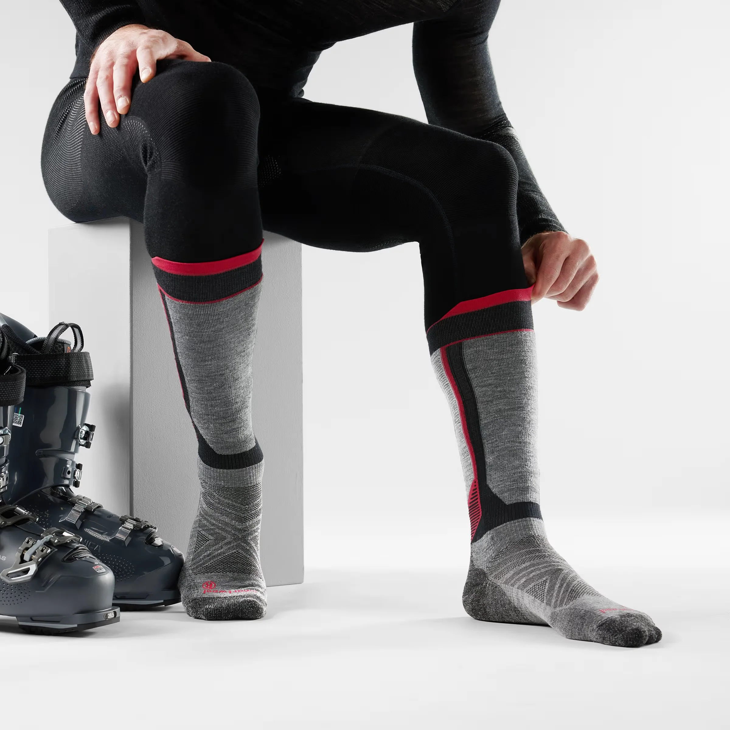 Smartwool Men's Ski Targeted Cushion Over The Calf Socks - Image 2