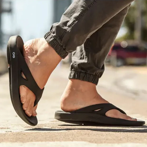 Oofos Ooriginal Black Unisex Sandal - Image 2