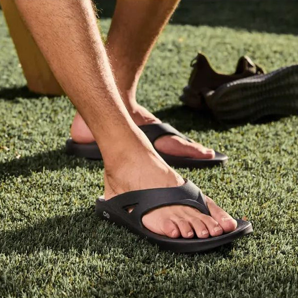 Oofos Ooriginal Black Unisex Sandal - Image 3