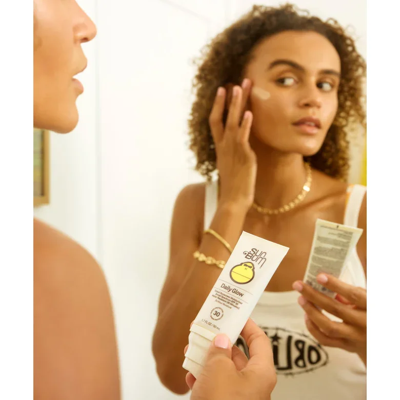 Sun Bum SPF 30 Daily Glow - Image 2