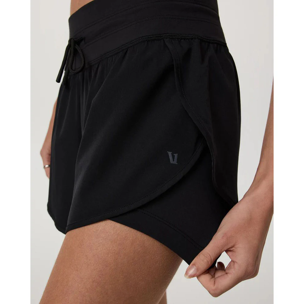 Vuori Women's Daily Speed Shorts - 2.5" - Image 10
