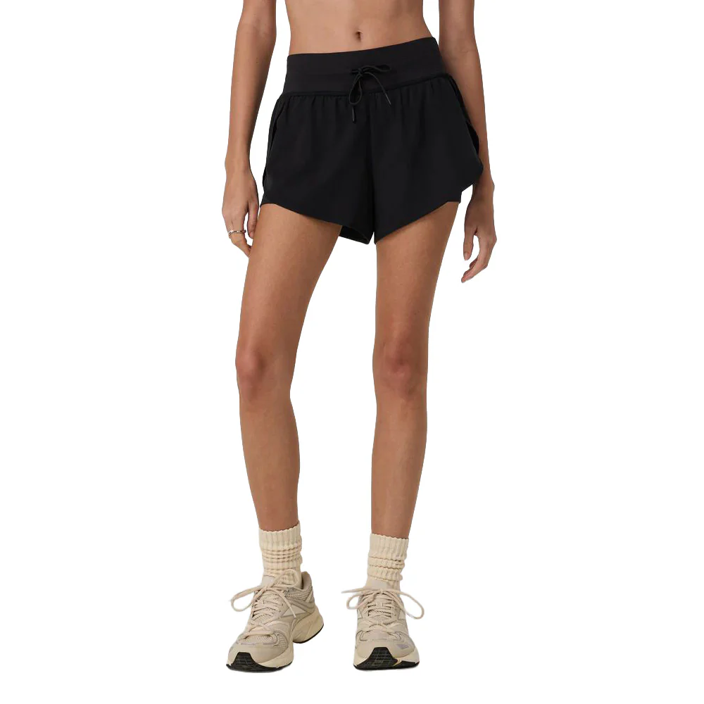 Vuori Women's Daily Speed Shorts - 2.5" - Image 6