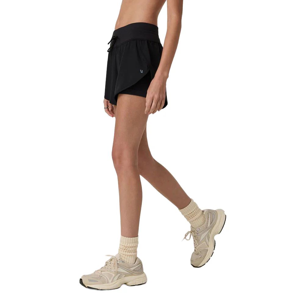 Vuori Women's Daily Speed Shorts - 2.5" - Image 7