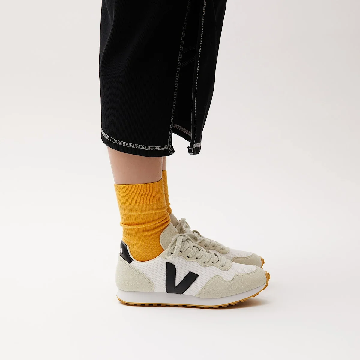 Veja Women's SDU Alveomesh Sneakers - Image 4