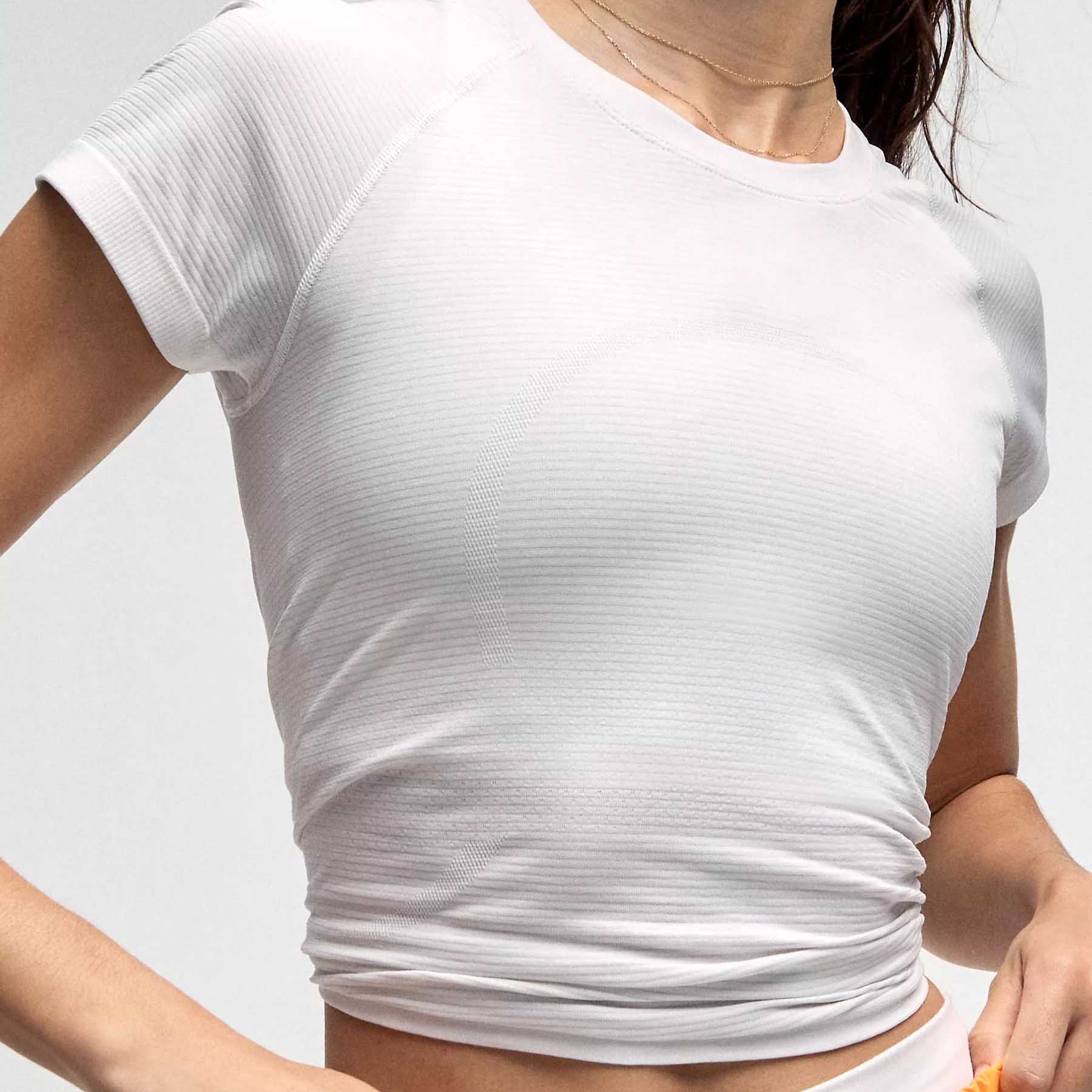 Lululemon Women's Swiftly Tech Short Sleeve Short 2.0 Waist Length - Image 2