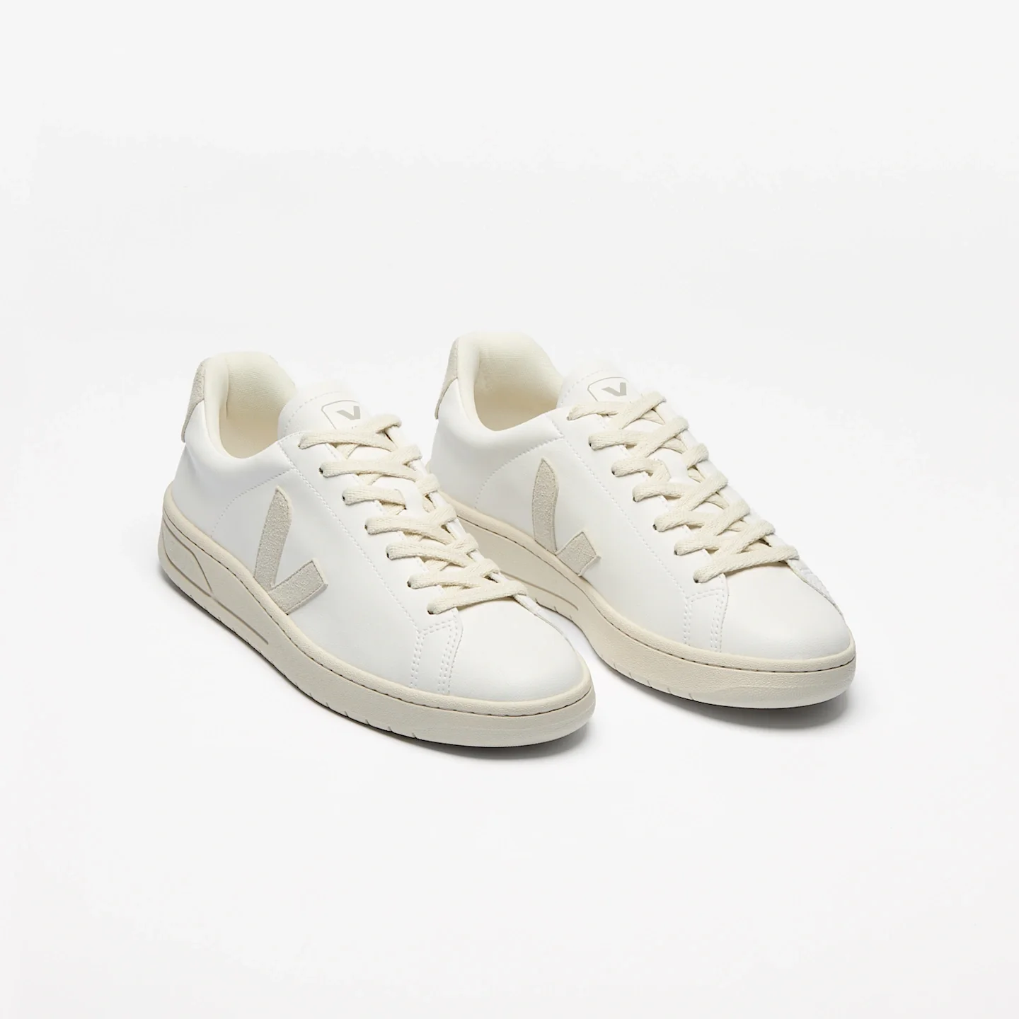 Veja Women's Urca Sneakers - Image 2